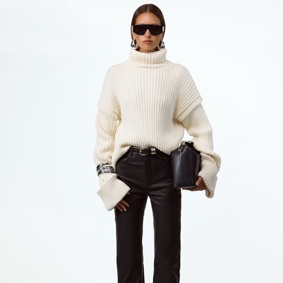 Same Los Angeles Ribbed Cream Turtleneck Sweater - Picture 2 of 5